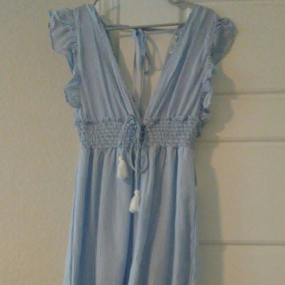 Dress with tassel tie